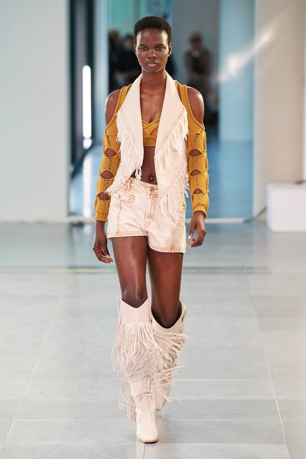 مجموعة Mark Fast لربيع وصيف 2024