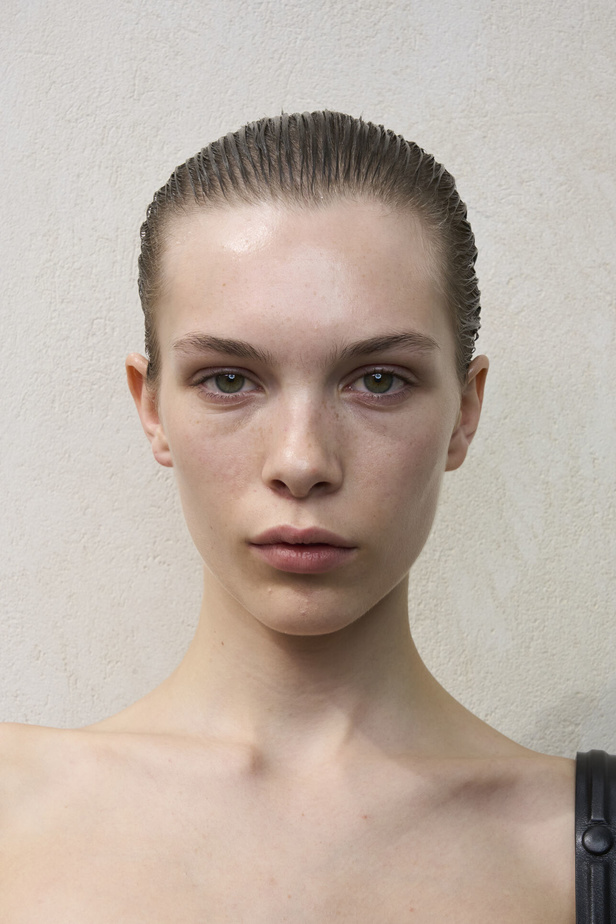 مجموعة Marni لربيع وصيف 2024 في باريس تعيد موضة القطع الجريئة الى الواجهة