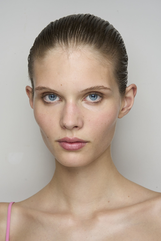 مجموعة Marni لربيع وصيف 2024 في باريس تعيد موضة القطع الجريئة الى الواجهة