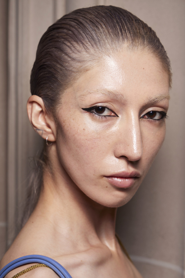 مجموعة Marni لربيع وصيف 2024 في باريس تعيد موضة القطع الجريئة الى الواجهة