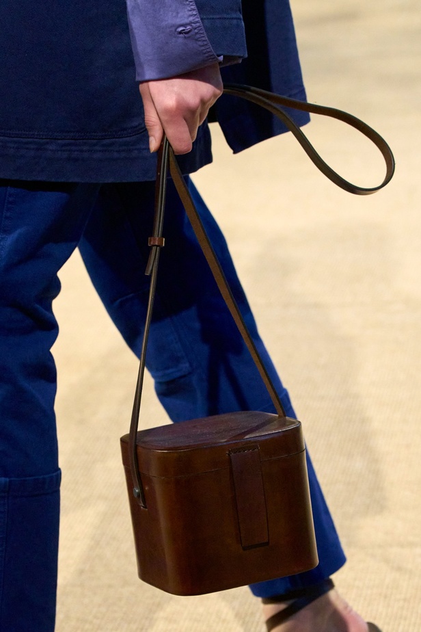 الأسلوب العسكري والأناقة الإيطالية الخالدة تقود أكواد Max Mara لموسم ربيع 2024