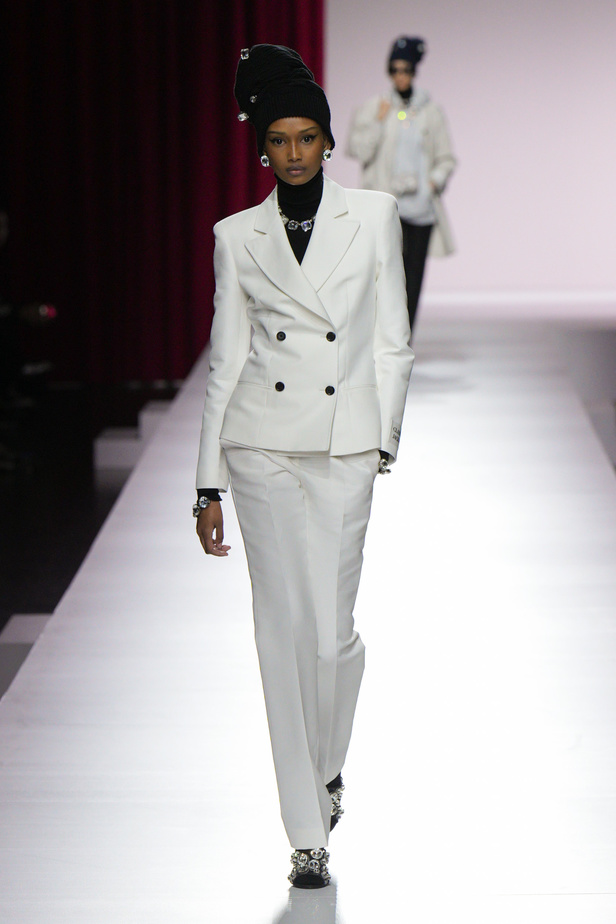 مجموعة Moschino لربيع وصيف 2024 في ميلانو