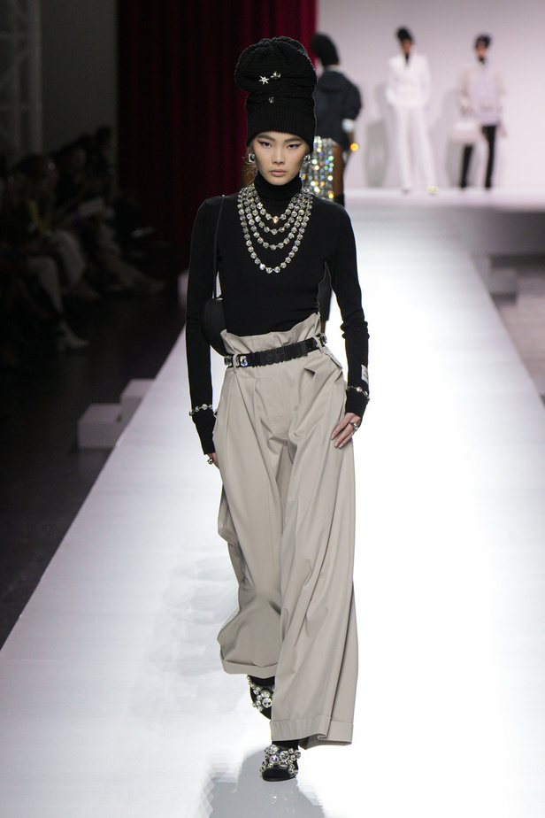 مجموعة Moschino لربيع وصيف 2024 في ميلانو