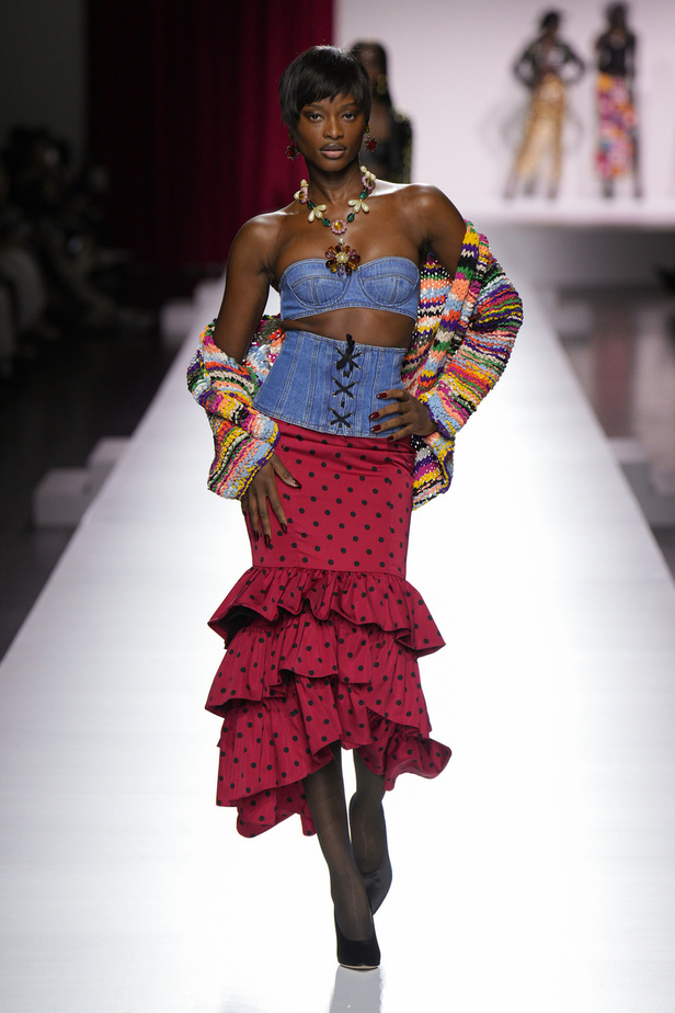 مجموعة Moschino لربيع وصيف 2024 في ميلانو