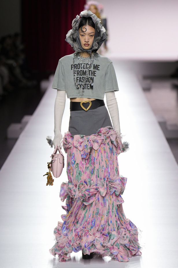 مجموعة Moschino لربيع وصيف 2024 في ميلانو