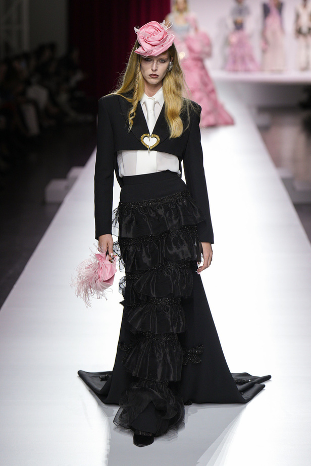 مجموعة Moschino لربيع وصيف 2024 في ميلانو