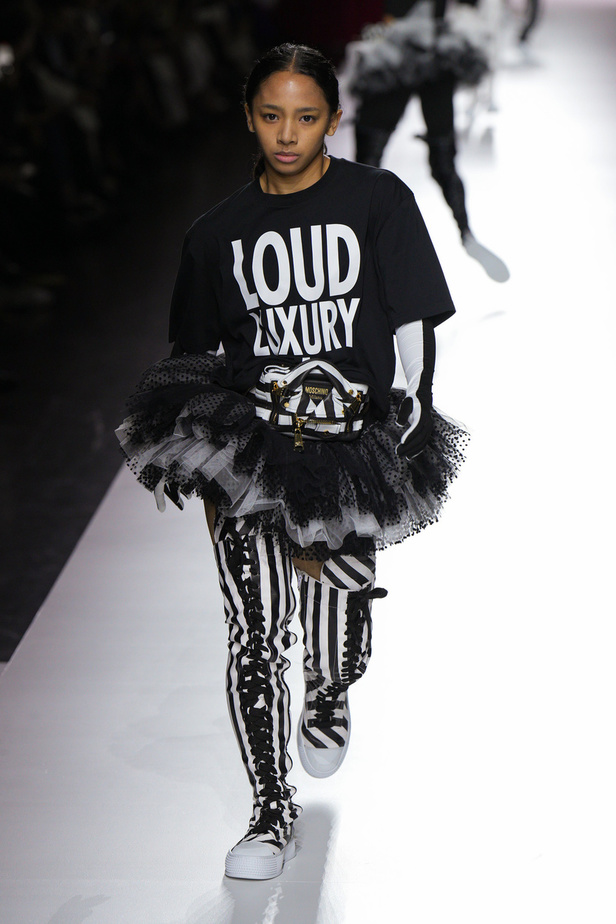 مجموعة Moschino لربيع وصيف 2024 في ميلانو