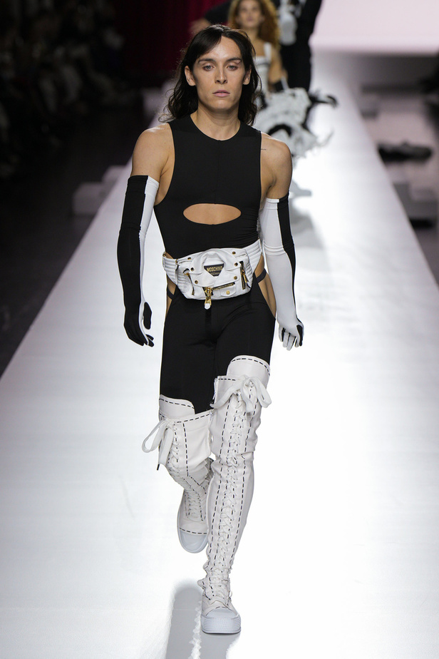 مجموعة Moschino لربيع وصيف 2024 في ميلانو