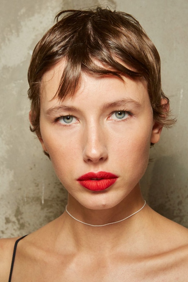 مجموعة N°21 تتوجه للمرأة الجريئة بأناقة راقية وتصاميم فاخرة لموسم ربيع وصيف 2024