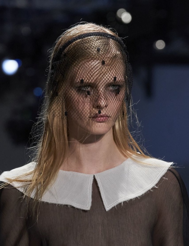 مجموعة N°21 تتوجه للمرأة الجريئة بأناقة راقية وتصاميم فاخرة لموسم ربيع وصيف 2024