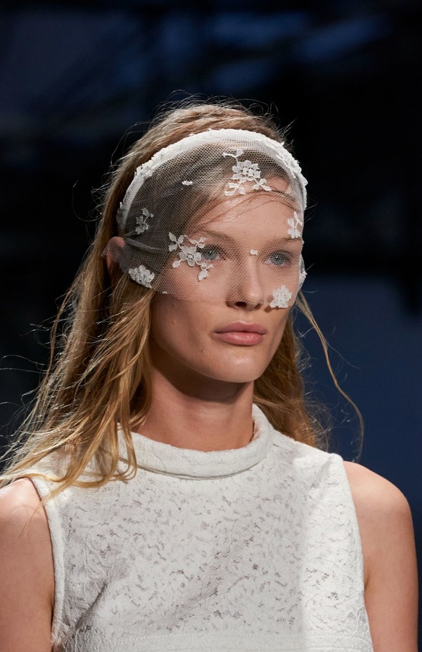 مجموعة N°21 تتوجه للمرأة الجريئة بأناقة راقية وتصاميم فاخرة لموسم ربيع وصيف 2024