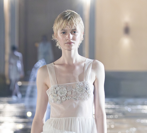 عودة الملابس الكلاسيكية الى الواجهة مع مجموعة Noon by Noor لربيع وصيف 2024 في لندن