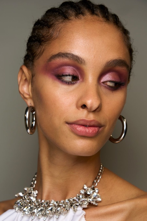 أجواء من المرح والرقص في عرض مجموعة ربيع وصيف 2024 لدار Philipp Plein