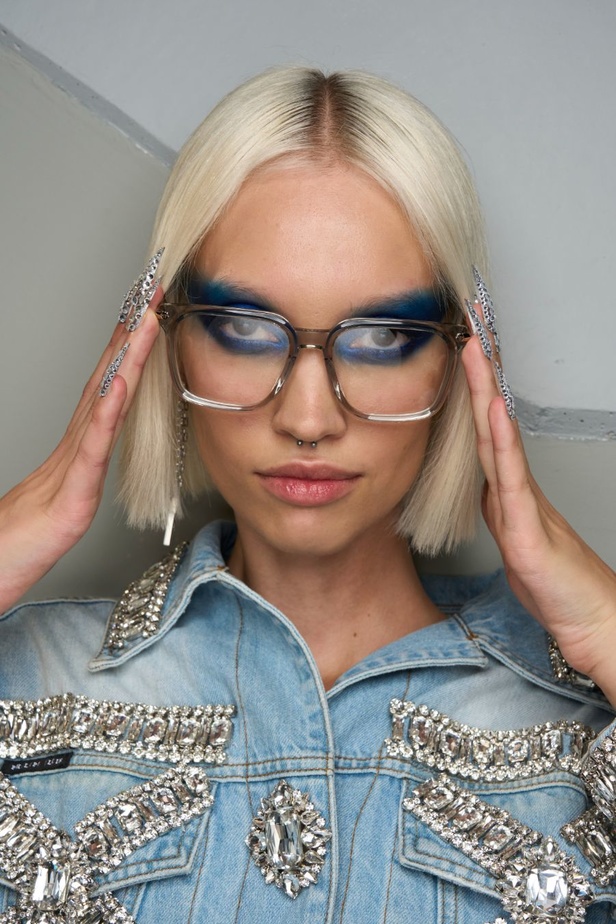 أجواء من المرح والرقص في عرض مجموعة ربيع وصيف 2024 لدار Philipp Plein