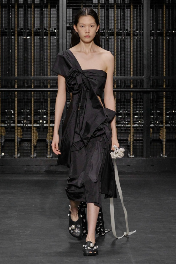 مجموعة Simone Rocha لربيع وصيف 2024