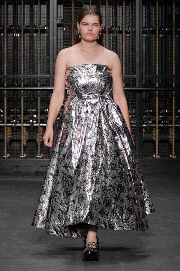 مجموعة Simone Rocha لربيع وصيف 2024