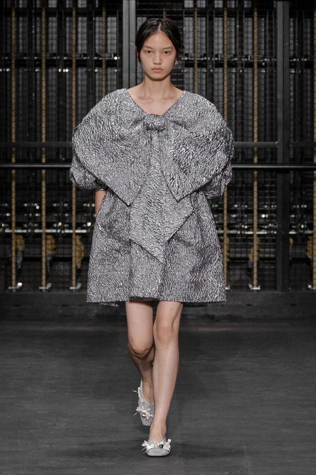 مجموعة Simone Rocha لربيع وصيف 2024