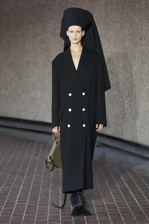 مجموعة Roksanda لربيع وصيف 2024 في لندن