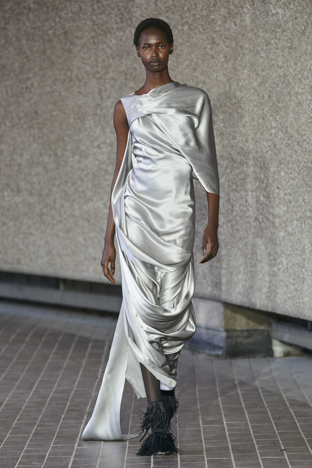 مجموعة Roksanda لربيع وصيف 2024 في لندن