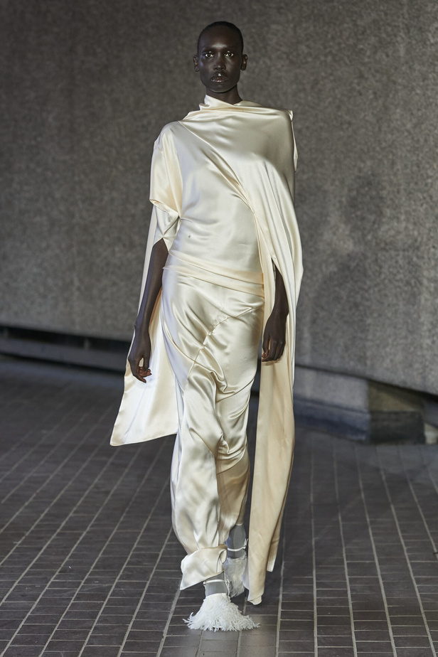 مجموعة Roksanda لربيع وصيف 2024 في لندن