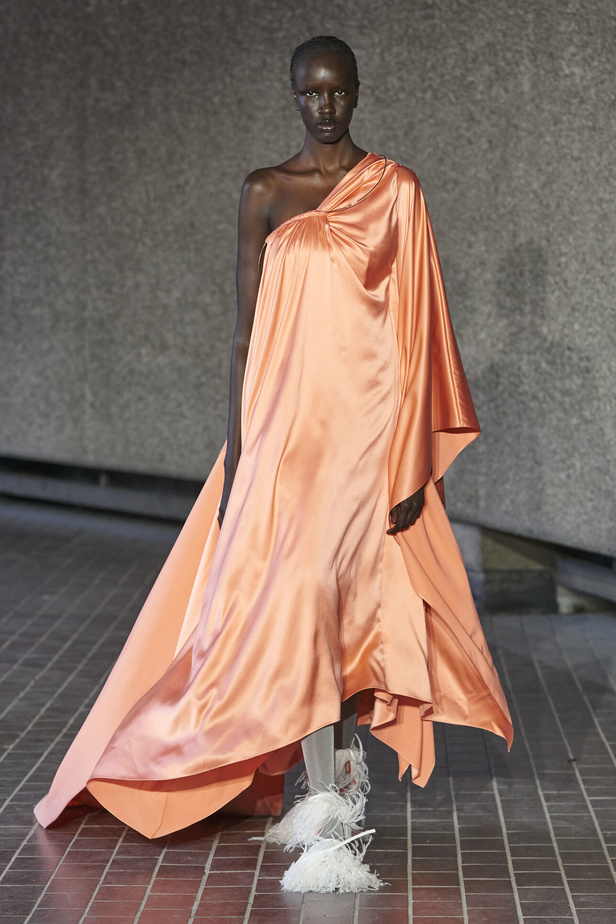 مجموعة Roksanda لربيع وصيف 2024 في لندن