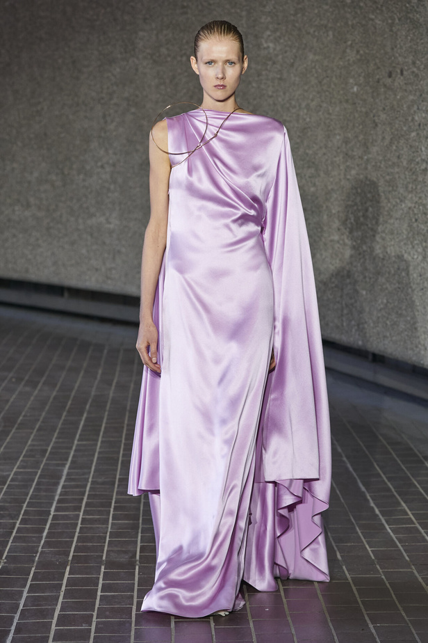 مجموعة Roksanda لربيع وصيف 2024 في لندن