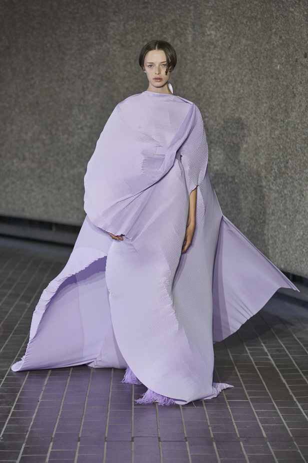 مجموعة Roksanda لربيع وصيف 2024 في لندن