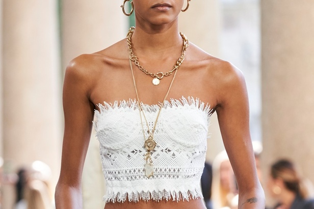 اكسسوارات دار Ermano Scervino لمجموعة ربيع وصيف 2024