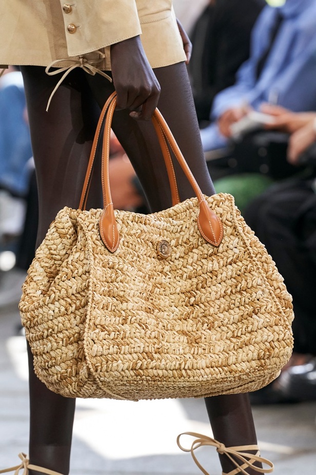 اكسسوارات دار Ermano Scervino لمجموعة ربيع وصيف 2024