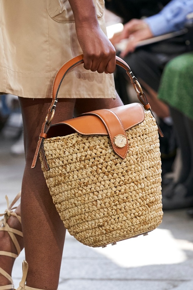 اكسسوارات دار Ermano Scervino لمجموعة ربيع وصيف 2024