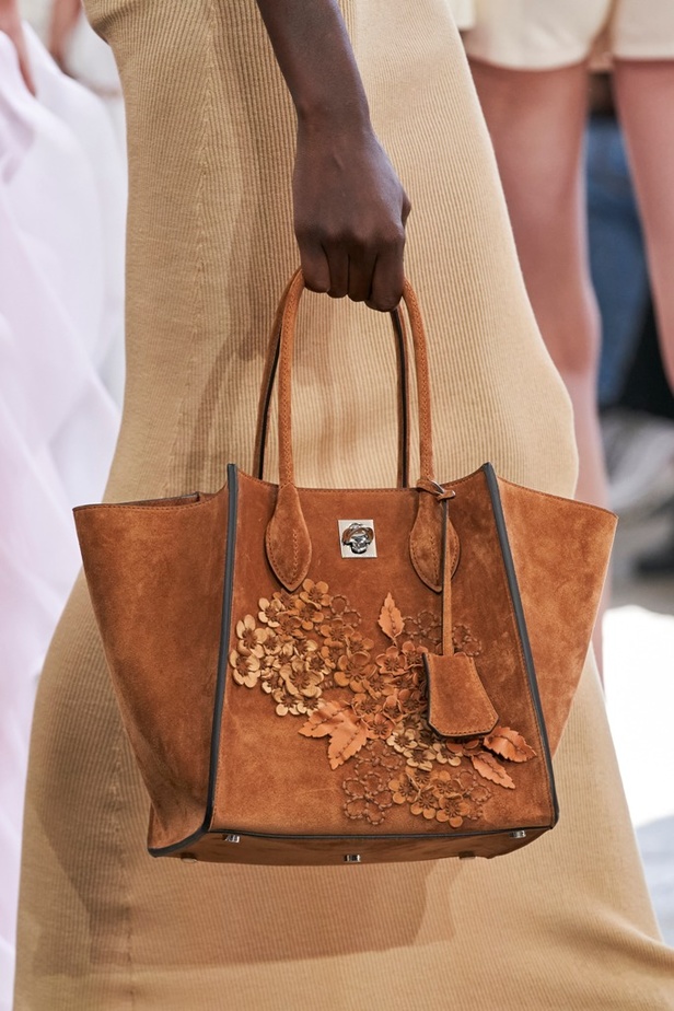 اكسسوارات دار Ermano Scervino لمجموعة ربيع وصيف 2024