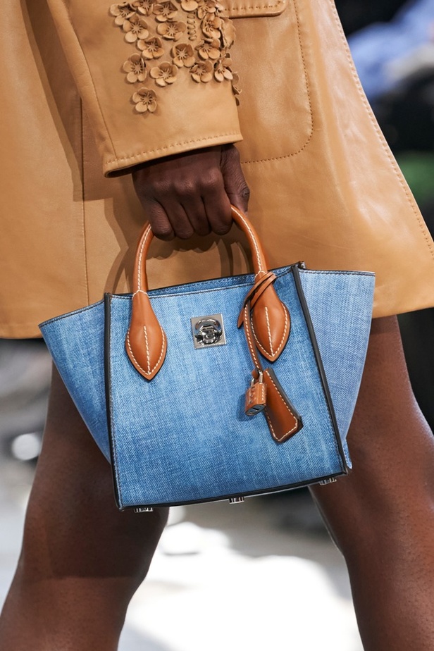 اكسسوارات دار Ermano Scervino لمجموعة ربيع وصيف 2024