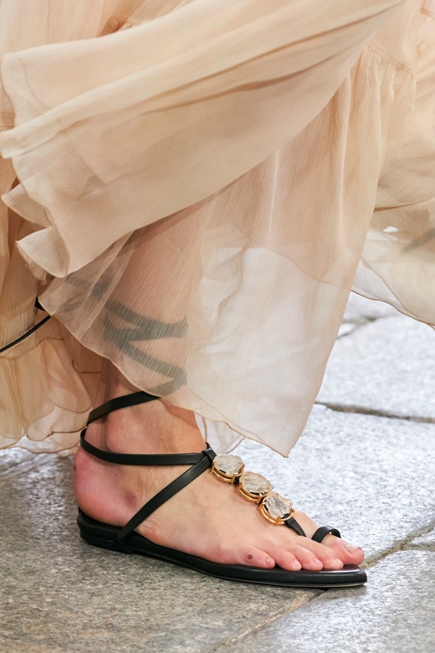 اكسسوارات دار Ermano Scervino لمجموعة ربيع وصيف 2024