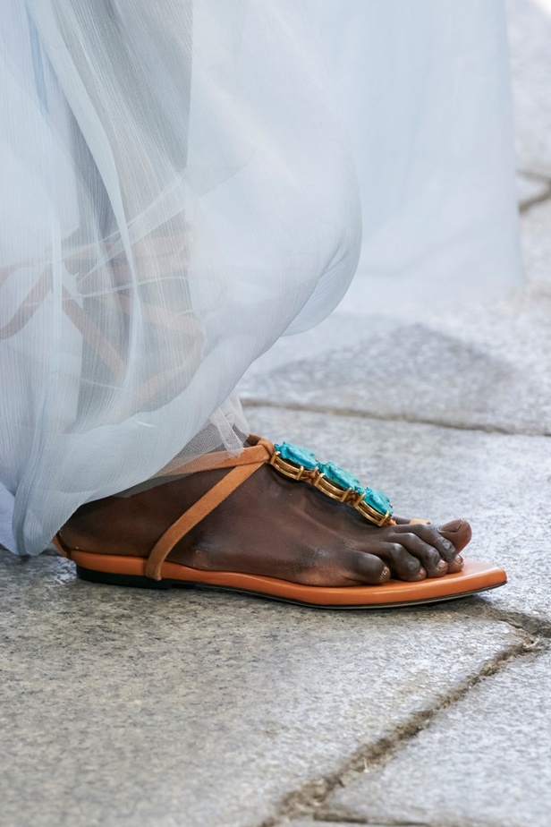 اكسسوارات دار Ermano Scervino لمجموعة ربيع وصيف 2024