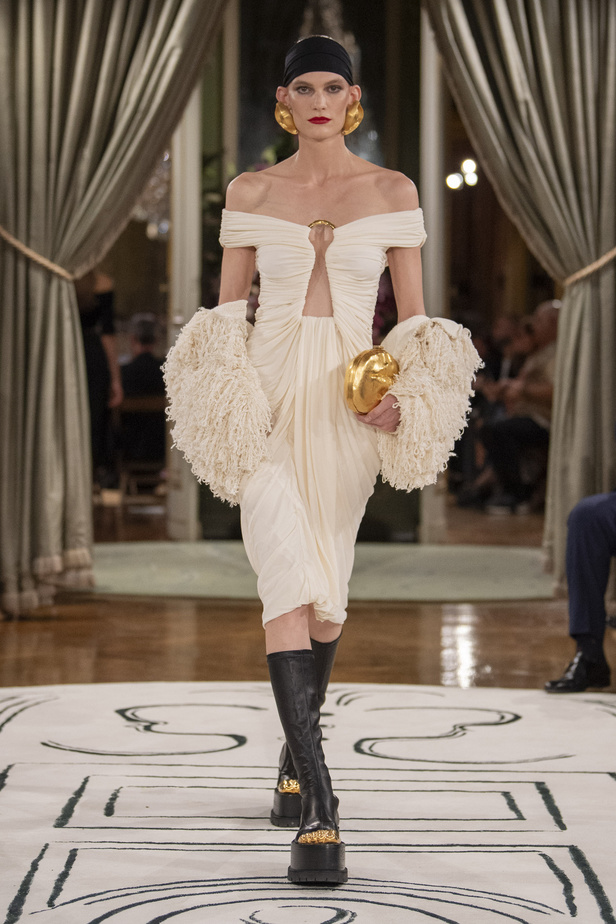 مجموعة Schiaparelli لربيع وصيف 2024