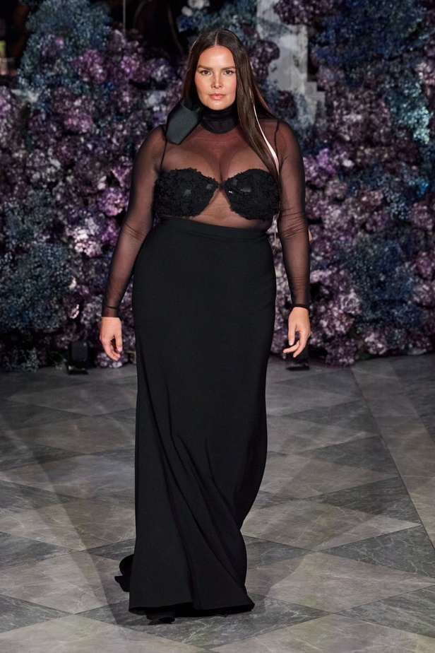 كريستيان سيريانو يحتفل بمرور 15 عامًا على تأسيس العلامة بعرض أزياء مميّز ومرصع بالنجوم