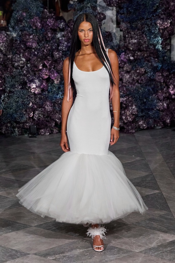 كريستيان سيريانو يحتفل بمرور 15 عامًا على تأسيس العلامة بعرض أزياء مميّز ومرصع بالنجوم