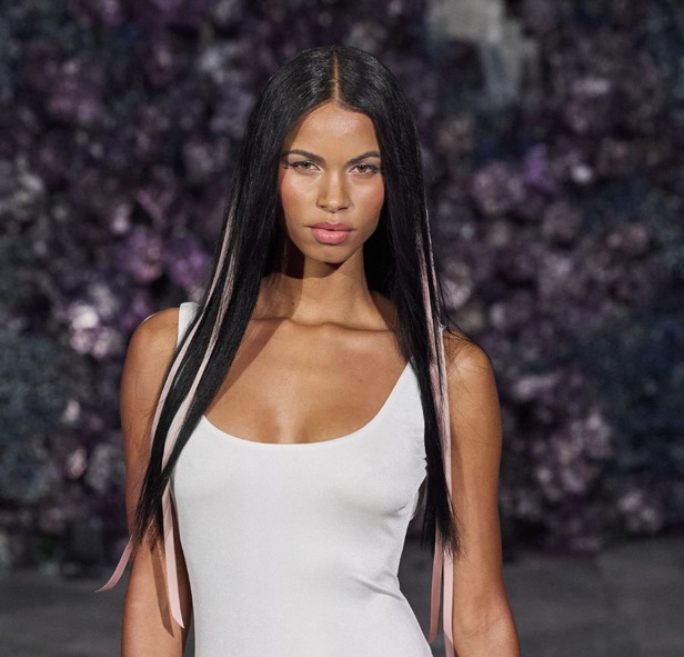 كريستيان سيريانو يحتفل بمرور 15 عامًا على تأسيس العلامة بعرض أزياء مميّز ومرصع بالنجوم