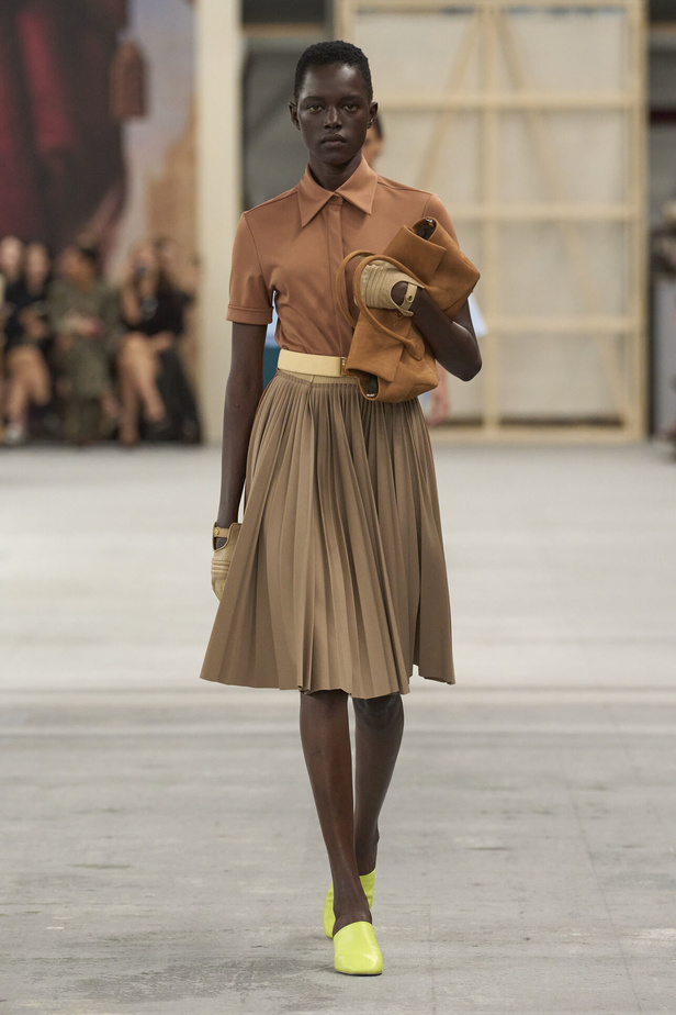 عرض أزياء Tod's لربيع وصيف 2023 في ميلانو