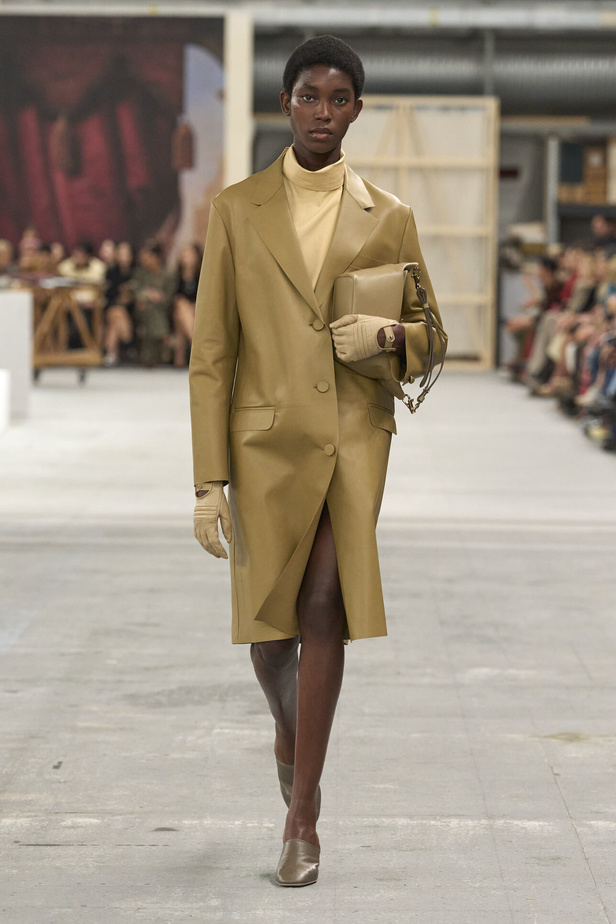 عرض أزياء Tod's لربيع وصيف 2023 في ميلانو