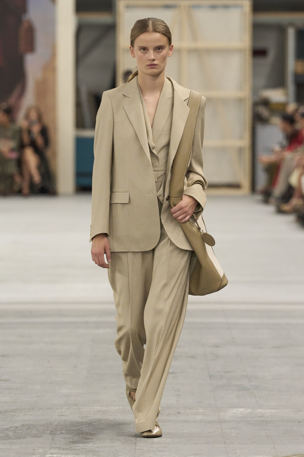 عرض أزياء Tod's لربيع وصيف 2023 في ميلانو