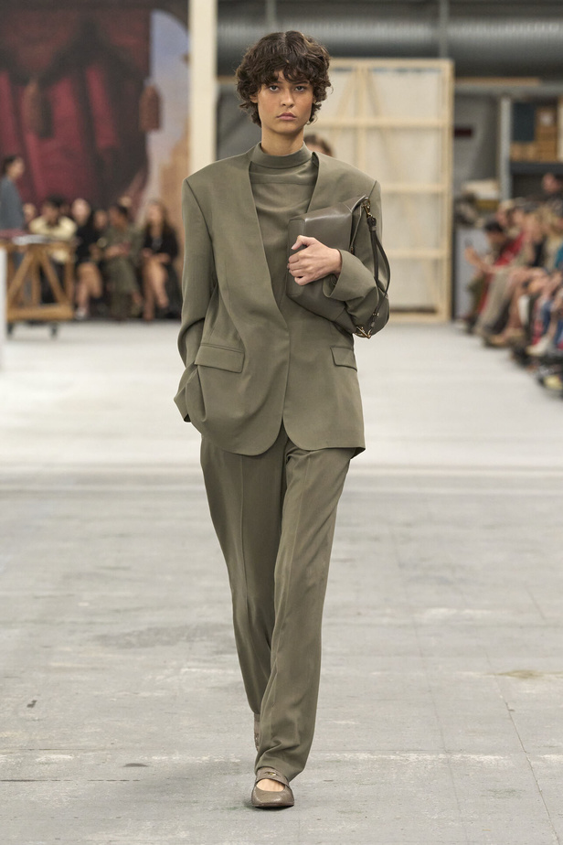 عرض أزياء Tod's لربيع وصيف 2023 في ميلانو