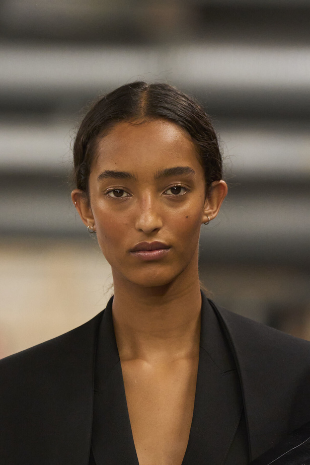 الشياكة والأنوثة تطبعان هوية عرض أزياء Tod's لربيع وصيف 2023 في ميلانو