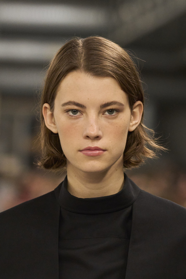 الشياكة والأنوثة تطبعان هوية عرض أزياء Tod's لربيع وصيف 2023 في ميلانو