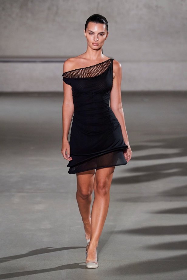 مجموعة Tory Burch لربيع وصيف 2024