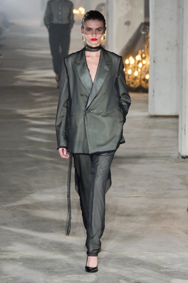 فنية ومفاهيمية وحَية... مجموعة Undercover لربيع 2024