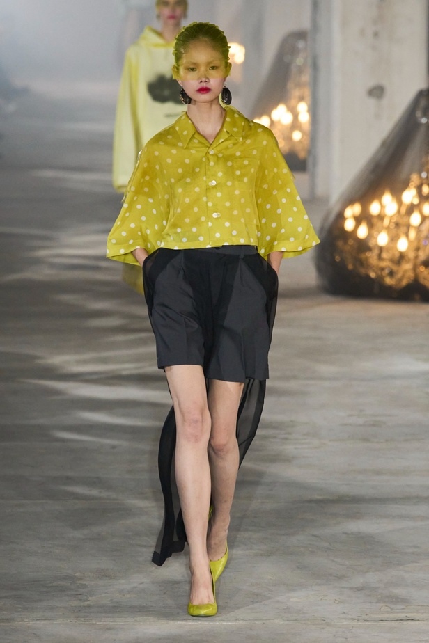 فنية ومفاهيمية وحَية... مجموعة Undercover لربيع 2024