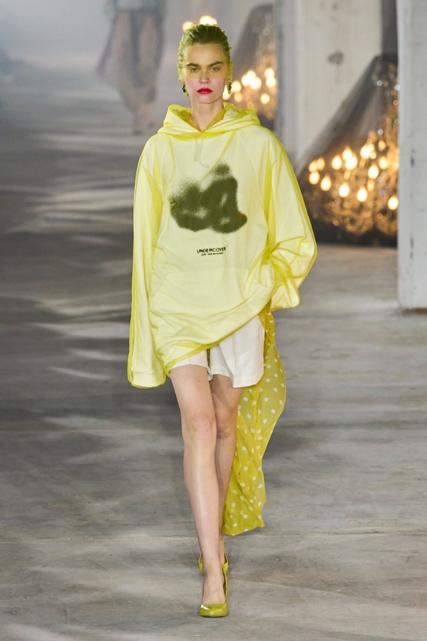 فنية ومفاهيمية وحَية... مجموعة Undercover لربيع 2024