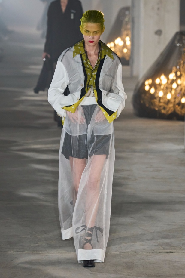 فنية ومفاهيمية وحَية... مجموعة Undercover لربيع 2024