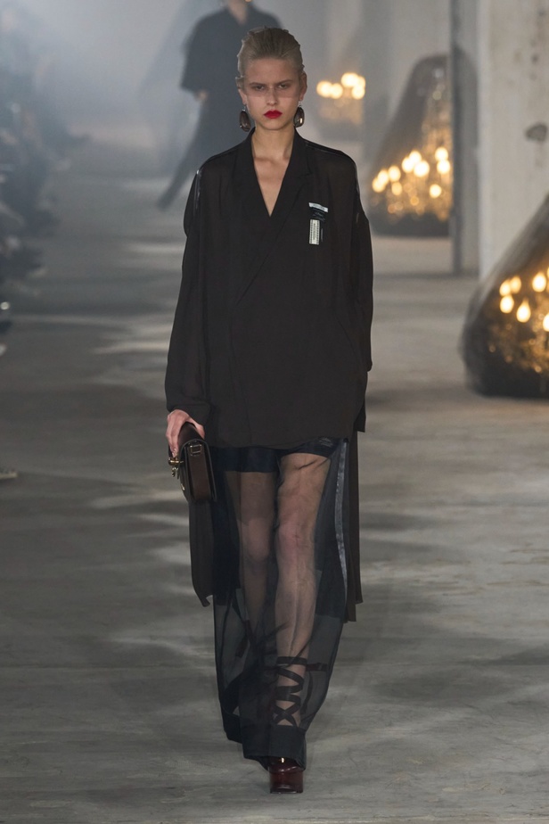 فنية ومفاهيمية وحَية... مجموعة Undercover لربيع 2024